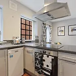 Bright 1-Bed Apartment In Central Birmingham