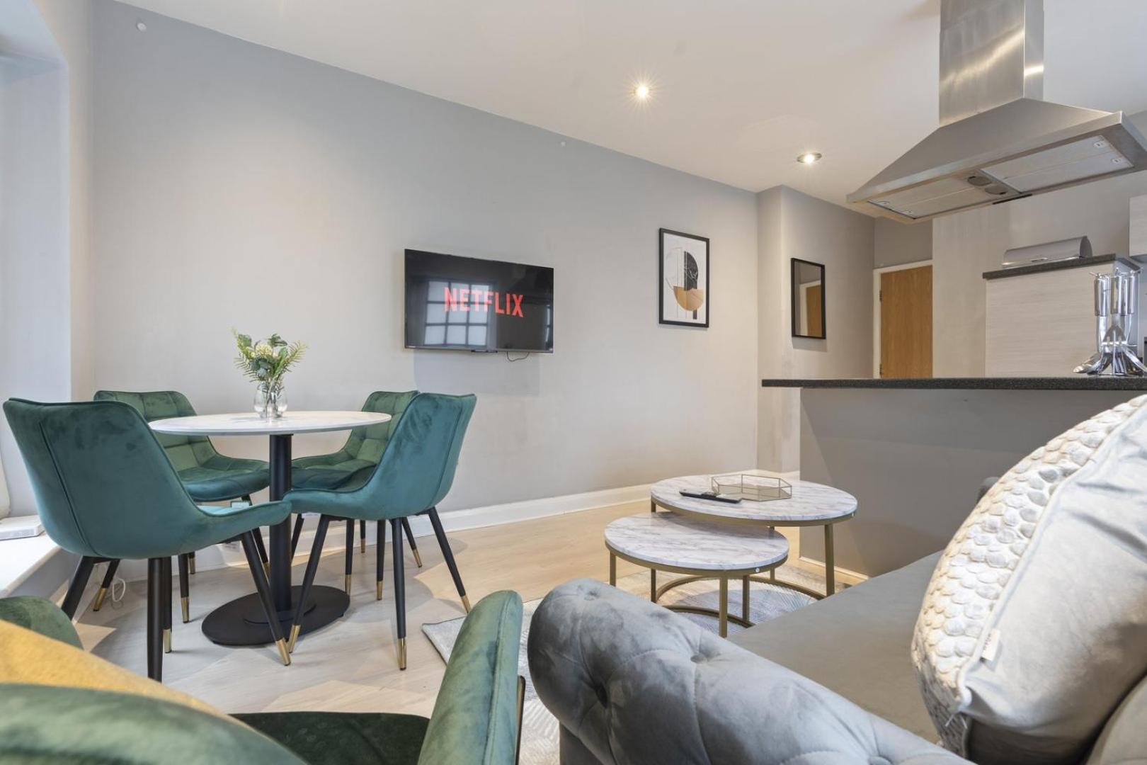Bright 1-bed In Apartment *